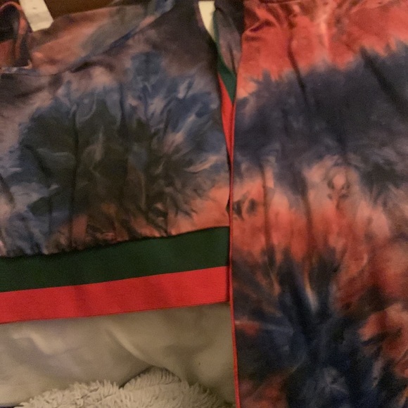 It’d cute cleaning my closet out - Picture 5 of 8